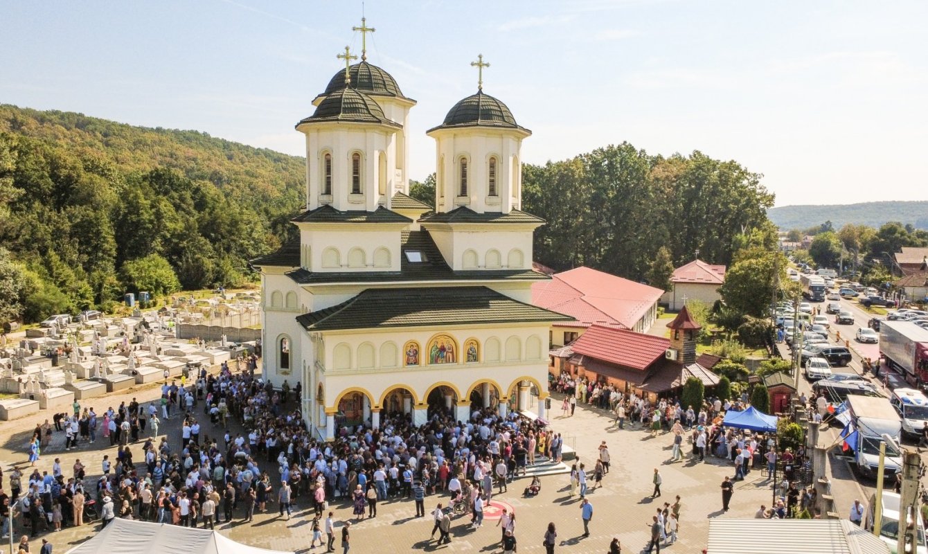 Biserica parohiei argeşene Valea Ursului a fost sfințită 372262