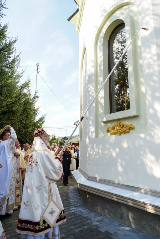 Biserica parohiei argeşene Valea Ursului a fost sfințită 372263
