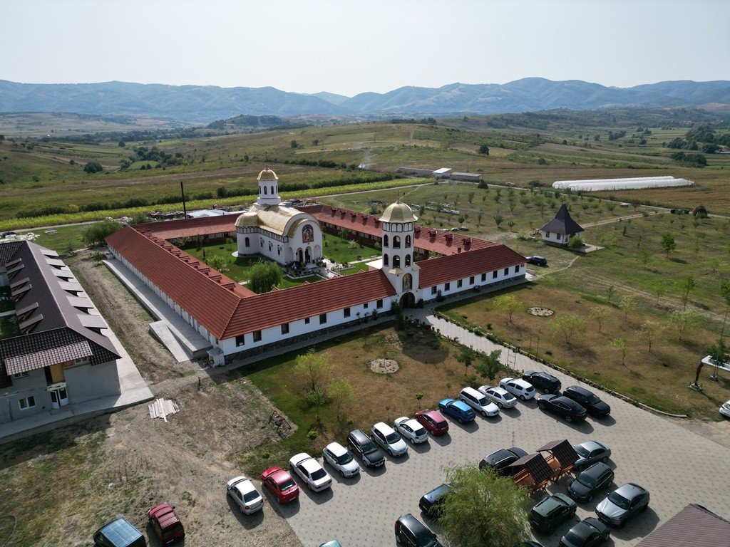 Hramul unui aşezământ monahal‑social din Banatul Montan 372259
