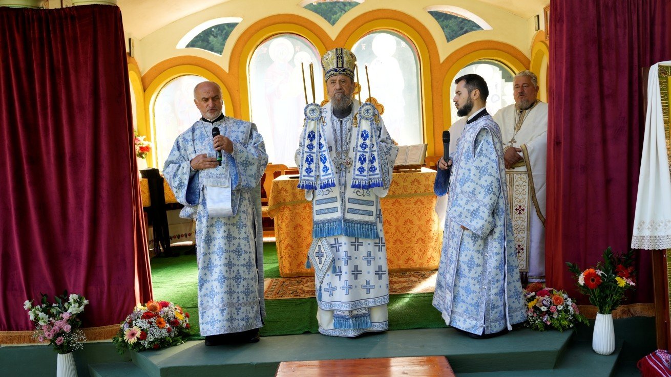 Liturghie arhierească la mănăstirea de la Cârțișoara 372238