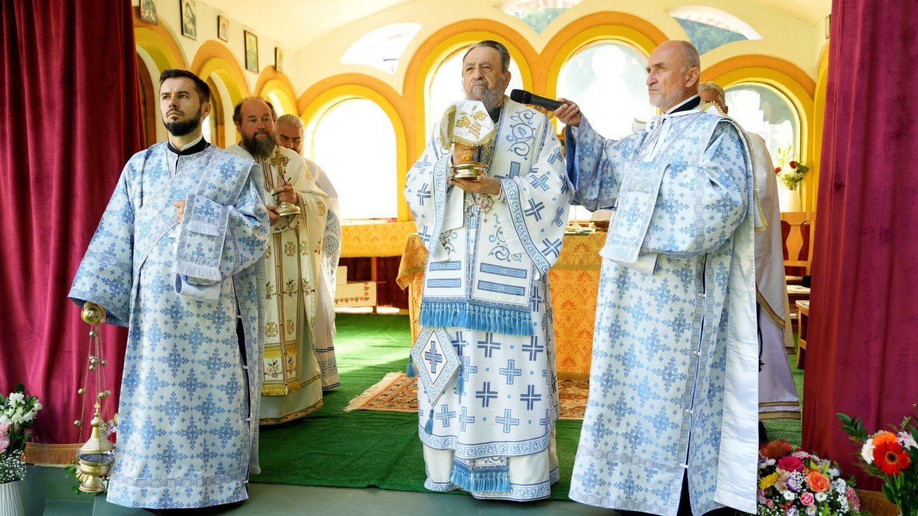 Liturghie arhierească la mănăstirea de la Cârțișoara 372240