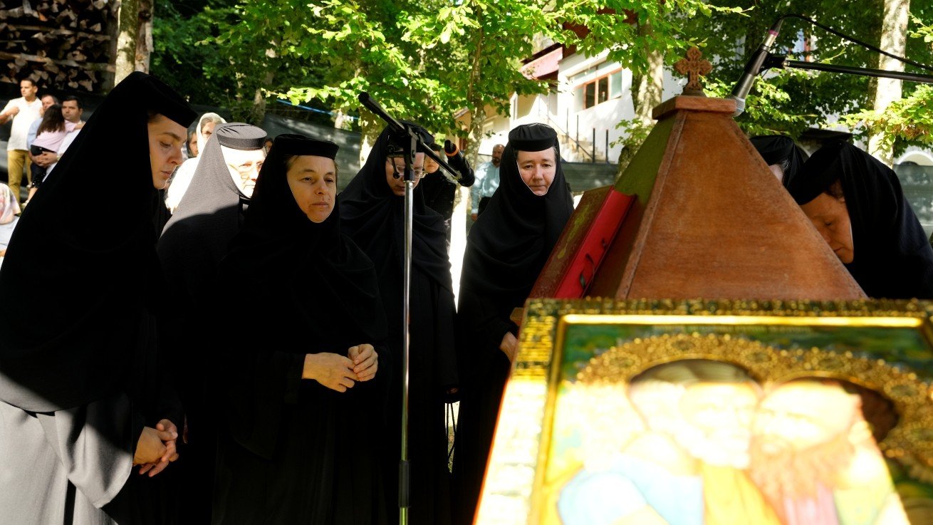Liturghie arhierească la mănăstirea de la Cârțișoara 372241