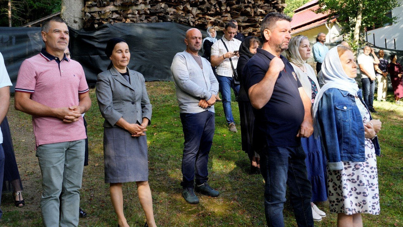 Liturghie arhierească la mănăstirea de la Cârțișoara 372243
