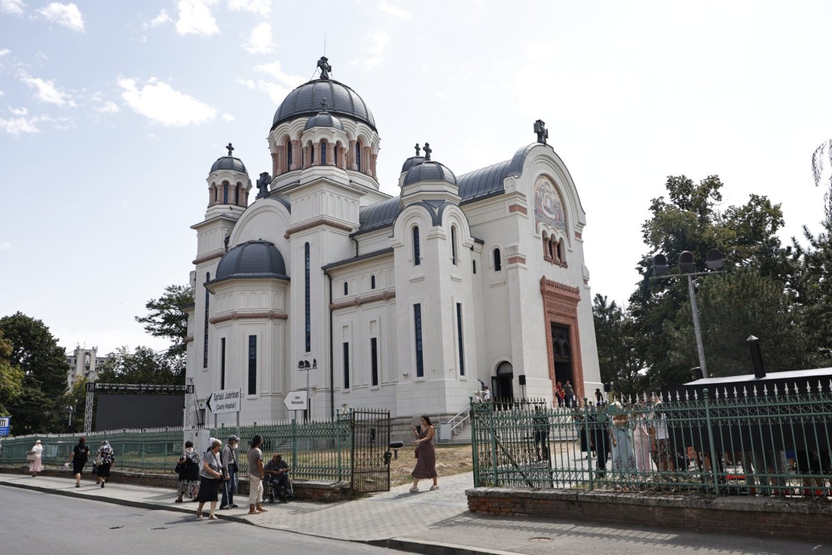 Sărbătoarea Cinstirii Icoanei Maicii Domnului de la Craiova 372266
