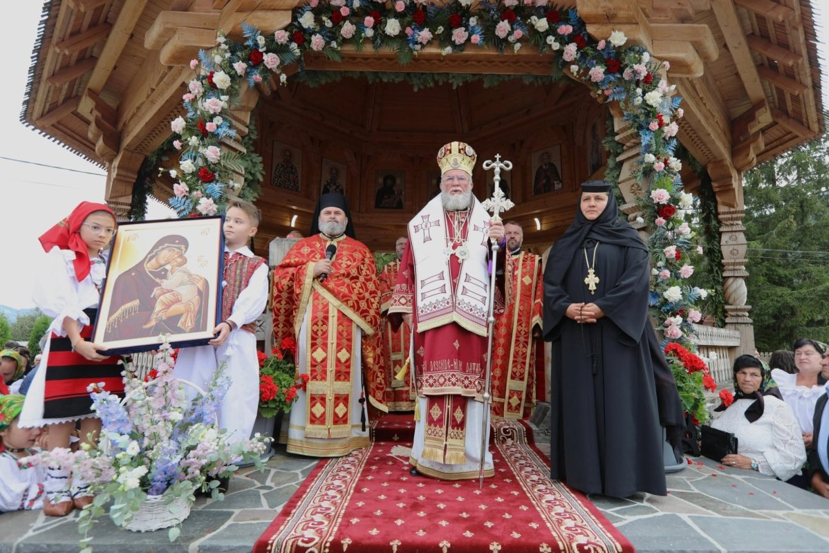 Binecuvântare arhierească la hramul Mănăstirii Borșa Pietroasa, Maramureş 372395