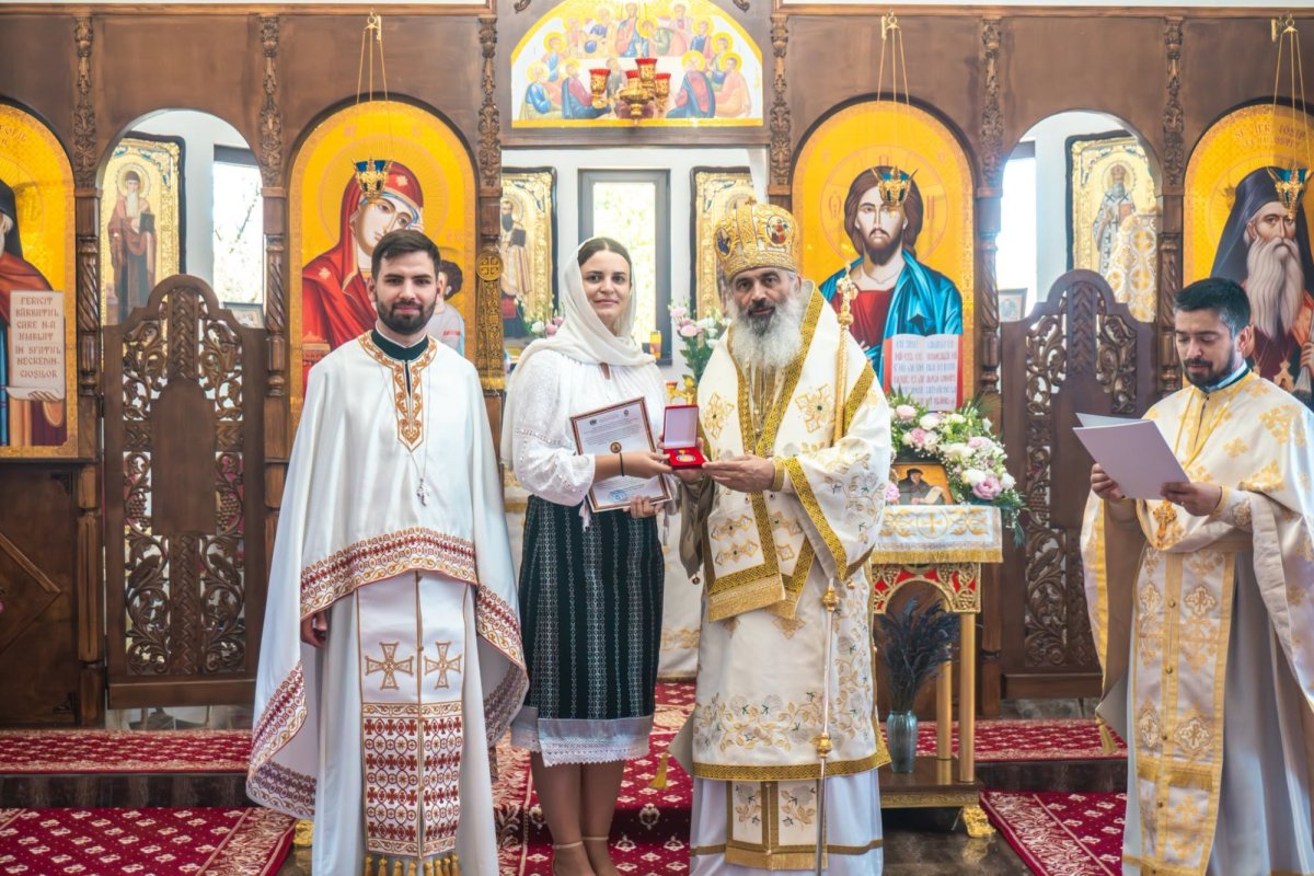 Mitropolitul Basarabiei, în mijlocul comunității parohiale din Ungheni 372390