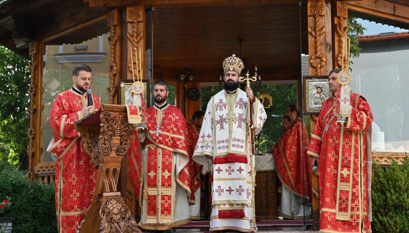 Slujirile ierarhilor hunedoreni de sărbătoarea Tăierii capului Sfântului Ioan Botezătorul 372407