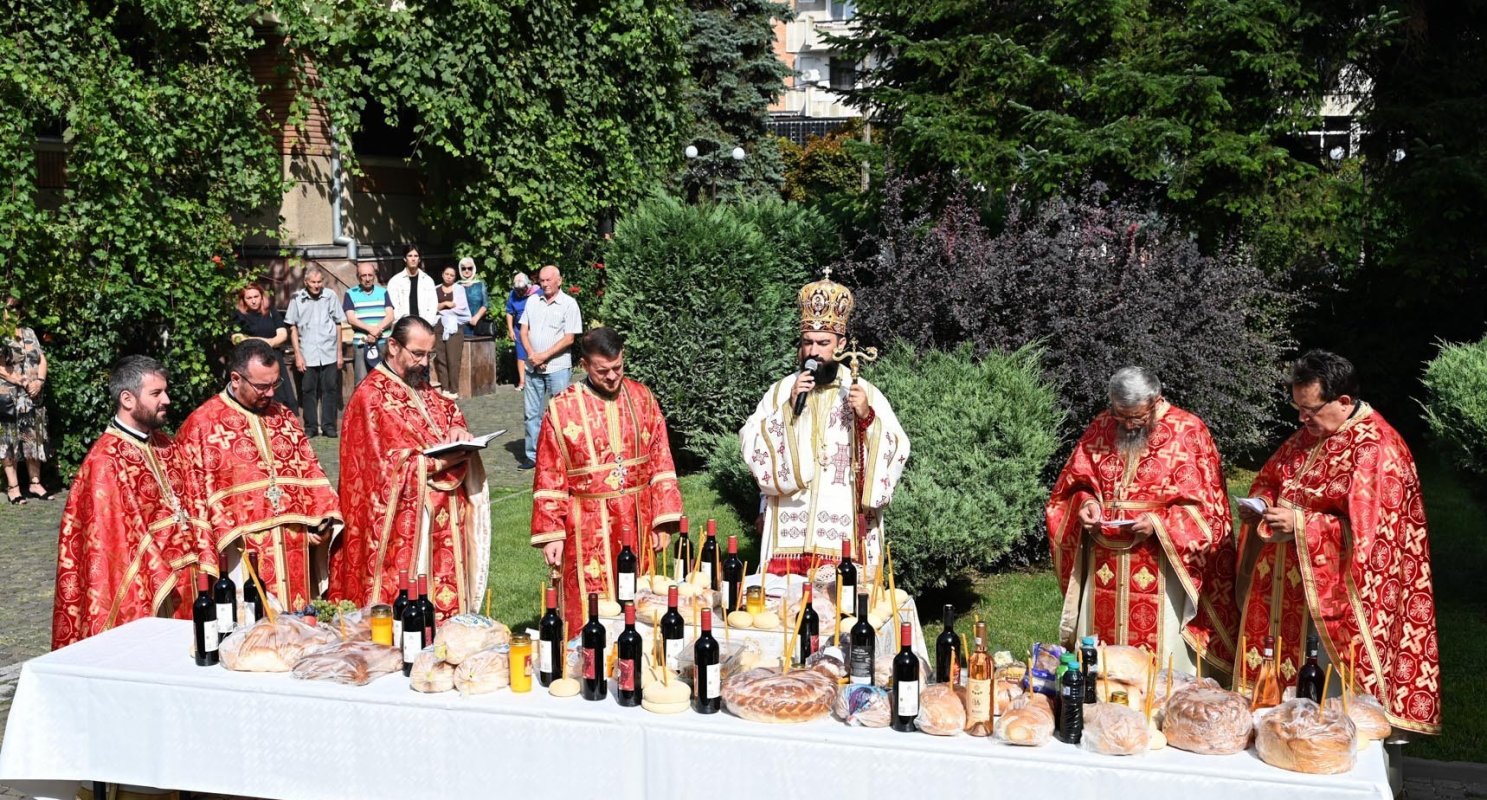 Slujirile ierarhilor hunedoreni de sărbătoarea Tăierii capului Sfântului Ioan Botezătorul 372408