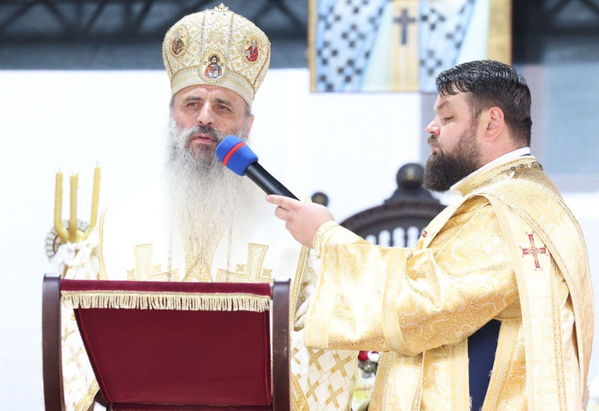 Trei decenii de la înfiinţarea Episcopiei Alexandriei şi Teleormanului 372426