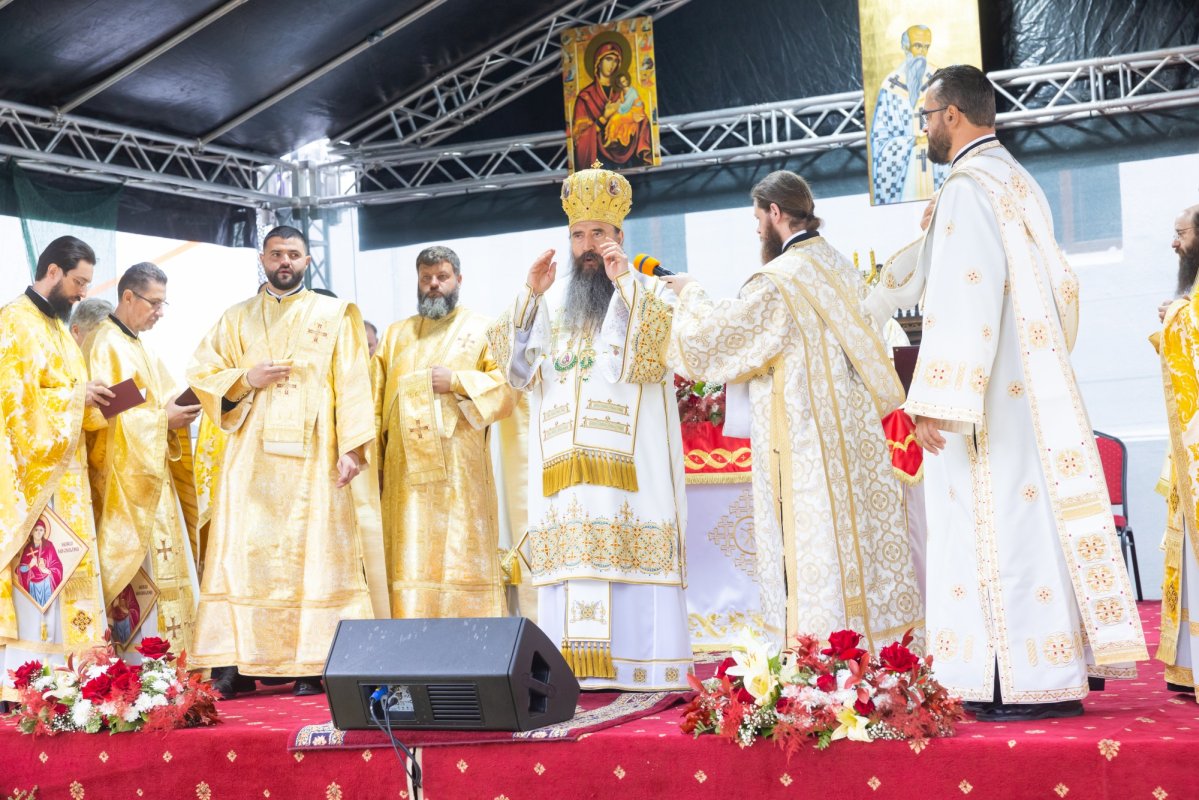Trei decenii de la înfiinţarea Episcopiei Alexandriei şi Teleormanului 372528