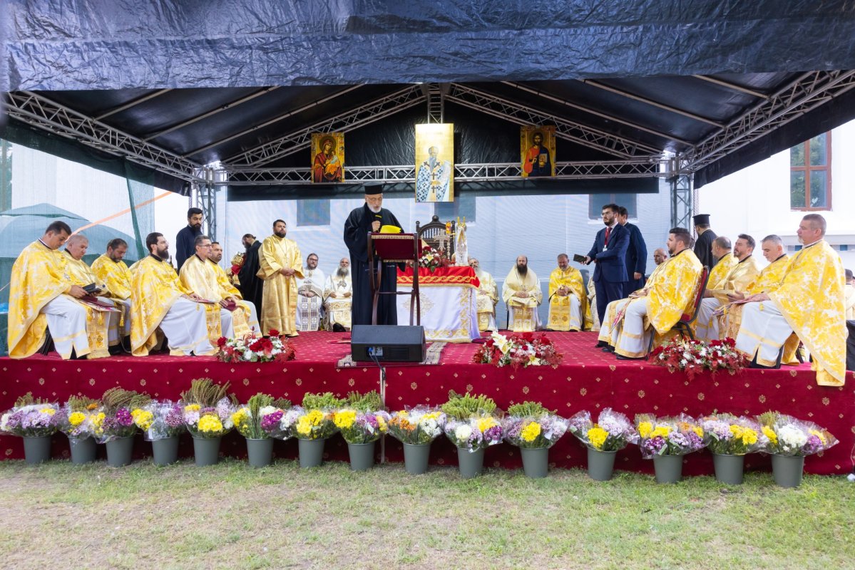 Trei decenii de la înfiinţarea Episcopiei Alexandriei şi Teleormanului 372535