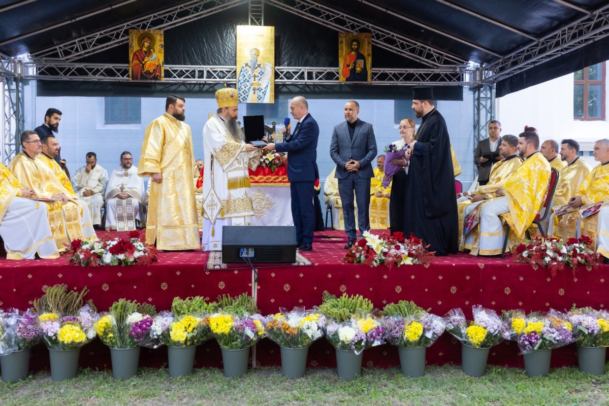 Trei decenii de la înfiinţarea Episcopiei Alexandriei şi Teleormanului 372539