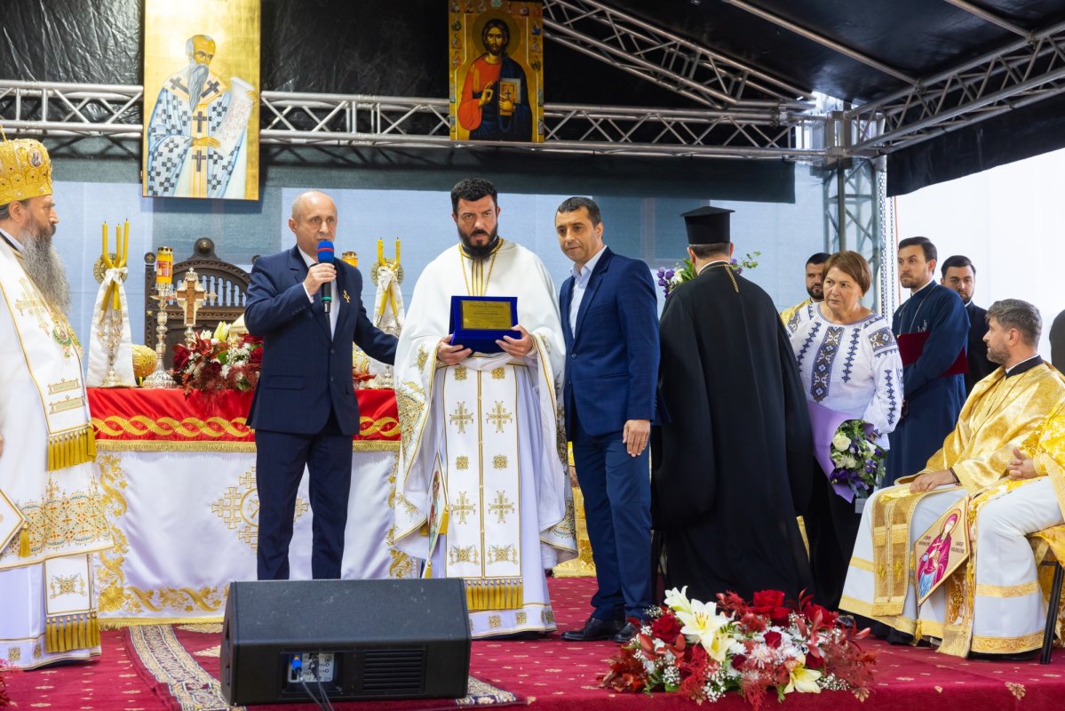 Trei decenii de la înfiinţarea Episcopiei Alexandriei şi Teleormanului 372540