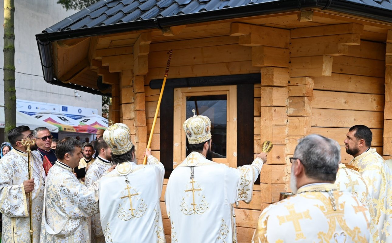 Biserica de la Spitalul de Urgență din Petroșani a fost târnosită 372580