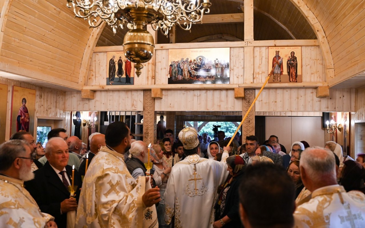 Biserica de la Spitalul de Urgență din Petroșani a fost târnosită 372582