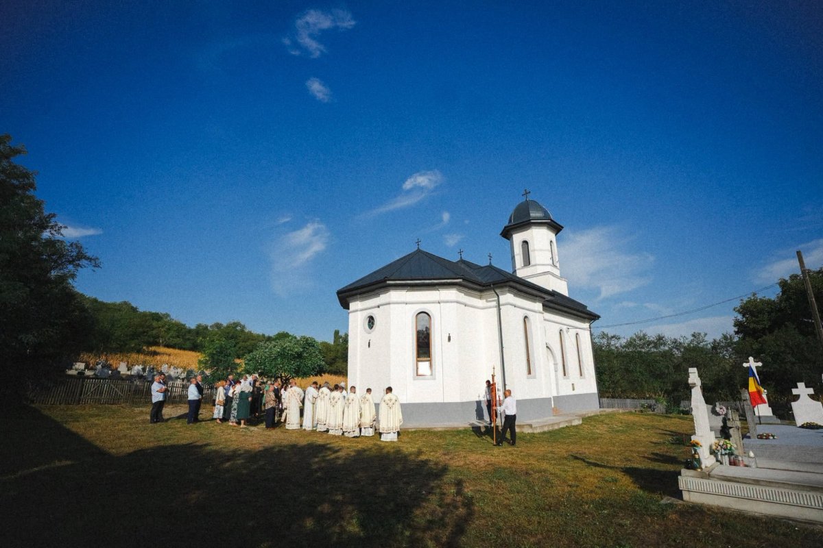 Sfințirea bisericii din Parohia Mineu, Sălaj 372572