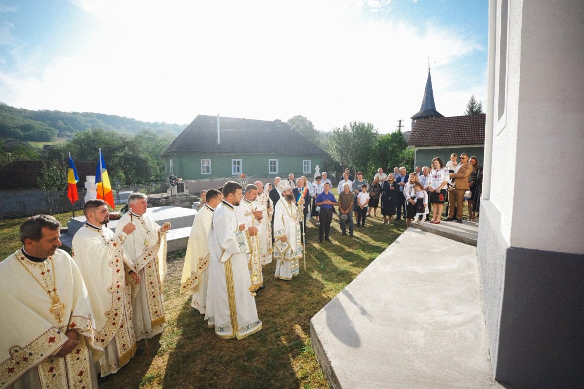 Sfințirea bisericii din Parohia Mineu, Sălaj 372573