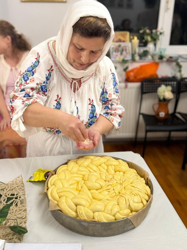 „Tradiție în fir de aluat” la Biserica „Buna Vestire”‑Belu din București 372855