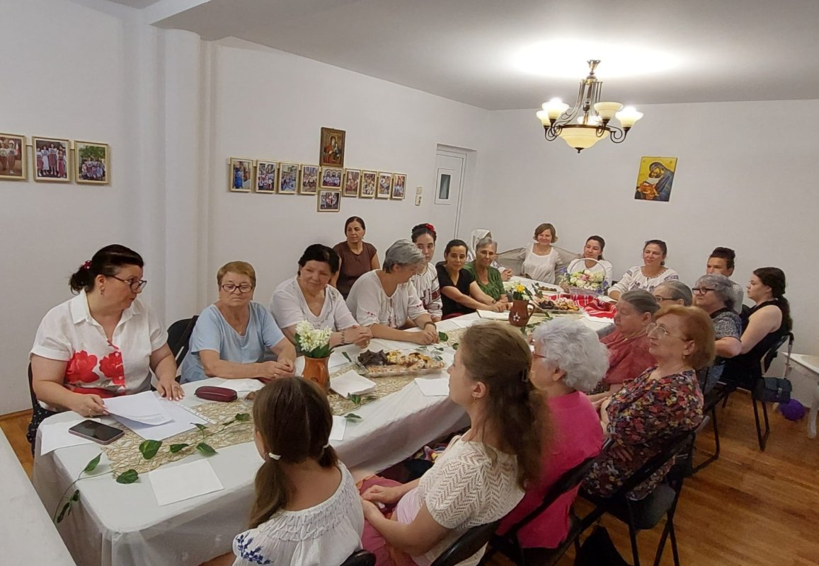 „Tradiție în fir de aluat” la Biserica „Buna Vestire”‑Belu din București 372860