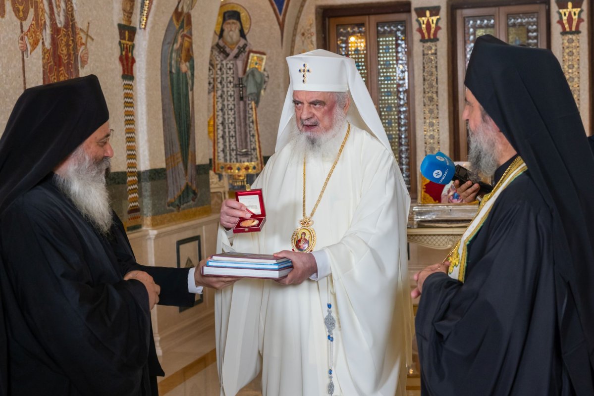 Patriarhul României a întâmpinat moaștele Sfintei şi Dreptei Ana 372965