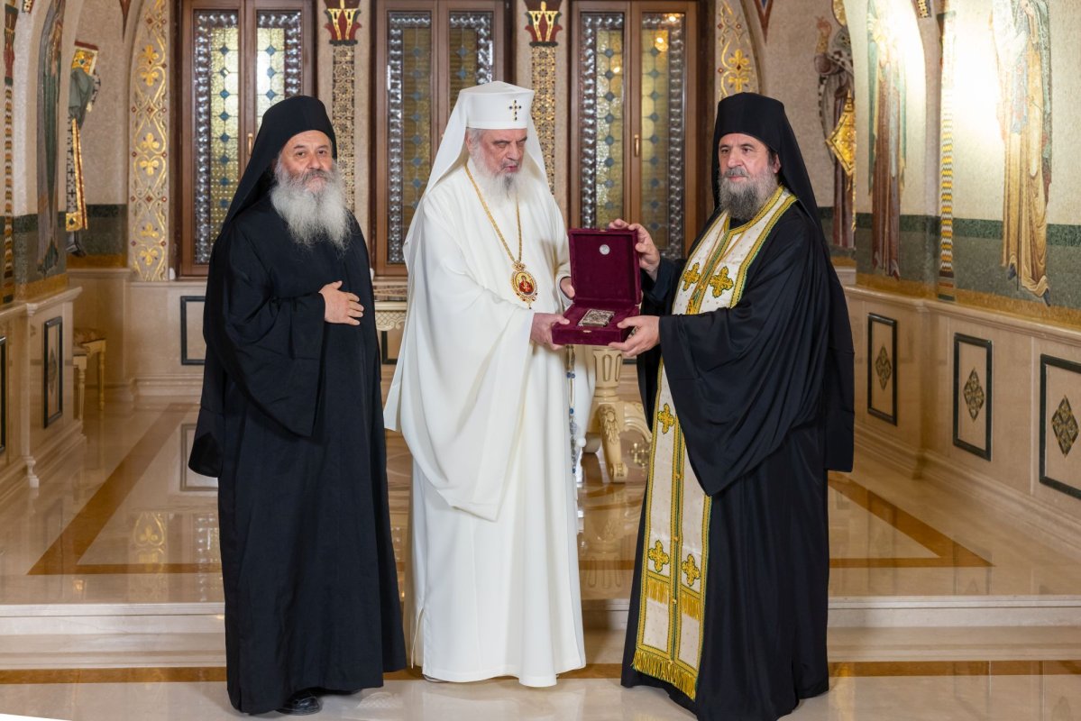 Patriarhul României a întâmpinat moaștele Sfintei şi Dreptei Ana 372969