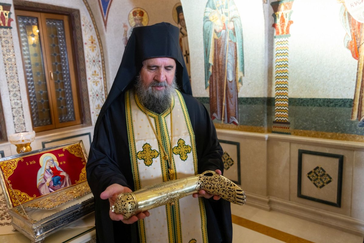 Patriarhul României a întâmpinat moaștele Sfintei şi Dreptei Ana 372970