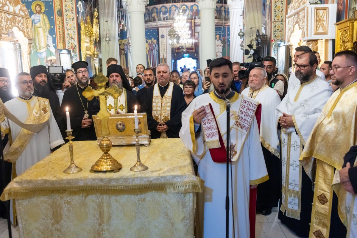 Patriarhul României a întâmpinat moaștele Sfintei şi Dreptei Ana 372990