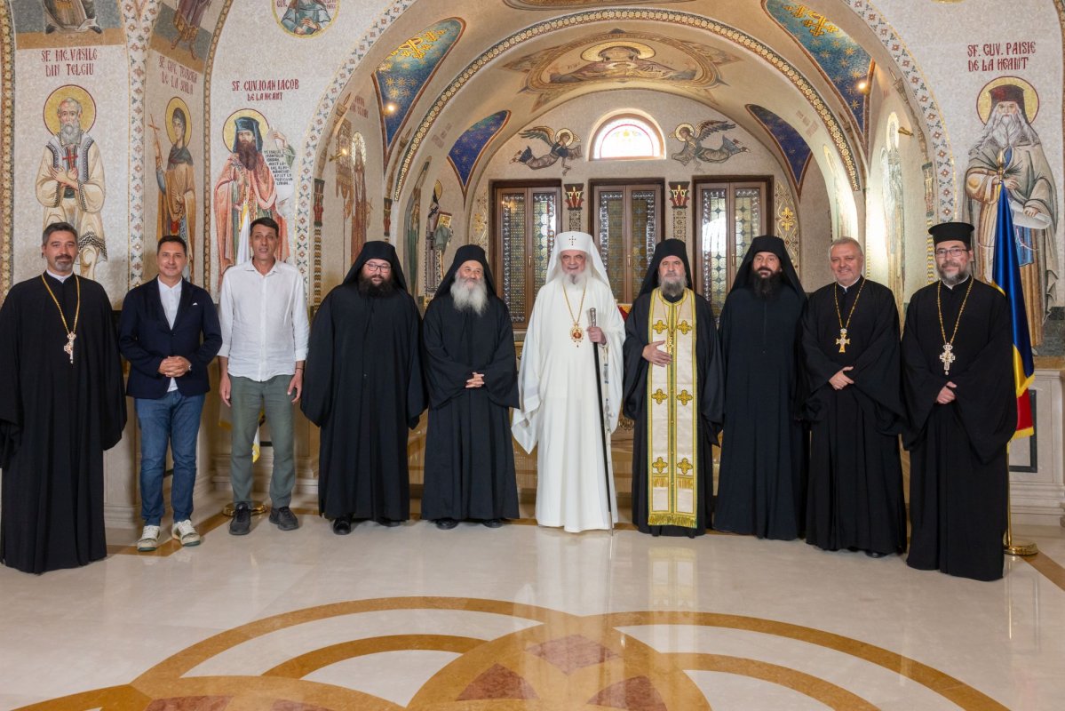 Patriarhul României a primit delegația Mănăstirii Cutlumuș, cu moaștele Sfintei Ana 372966
