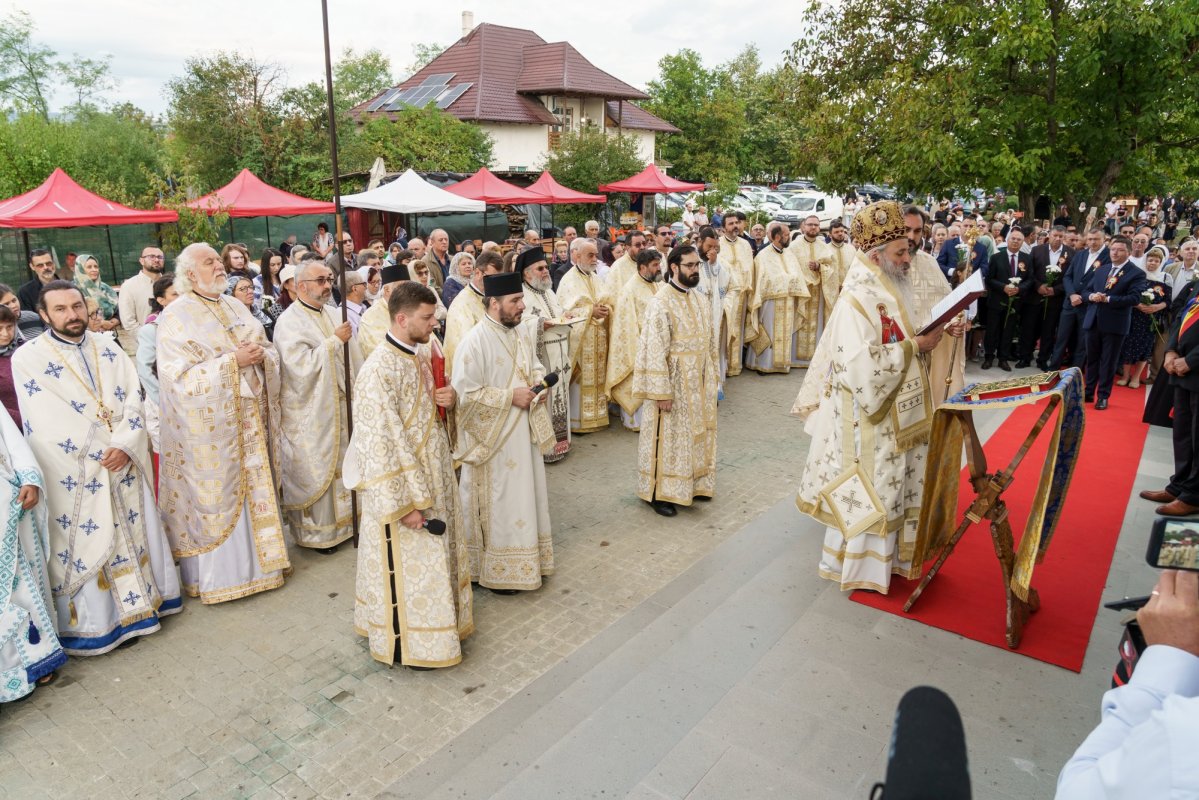 Biserica Parohiei Moreni, județul Iași, a primit veșmânt de lumină 373022