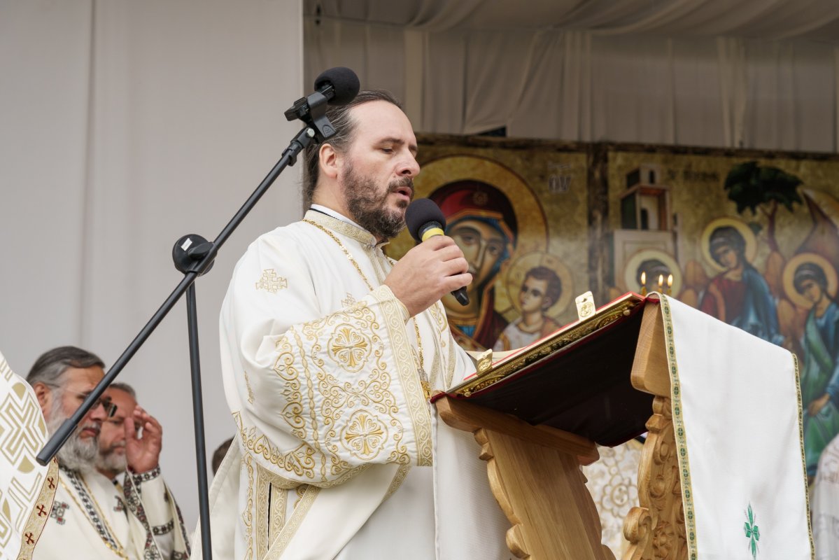 Biserica Parohiei Moreni, județul Iași, a primit veșmânt de lumină 373035