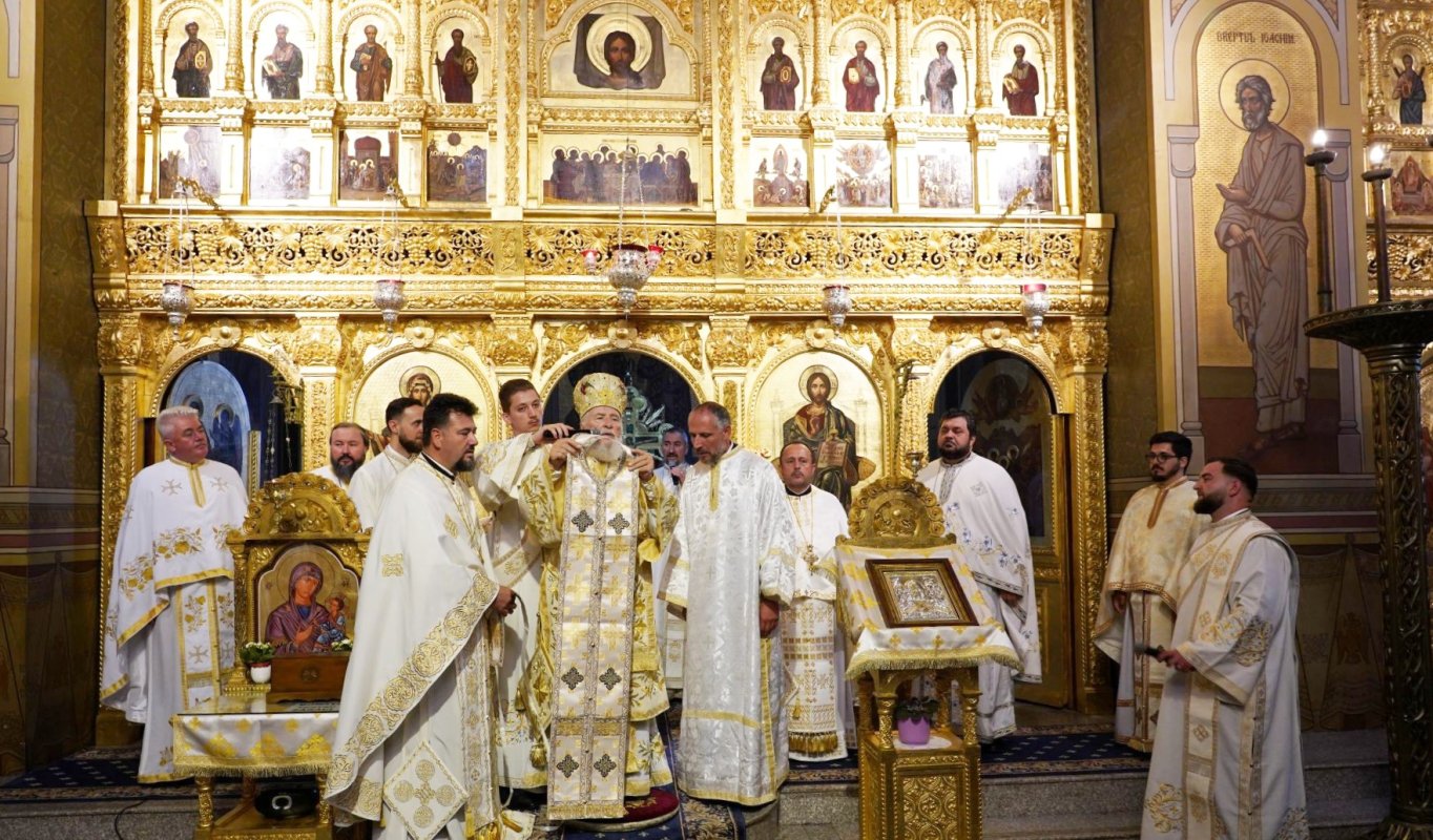 Hirotonie întru preot la Catedrala Arhiepiscopală din Târgoviște 373119