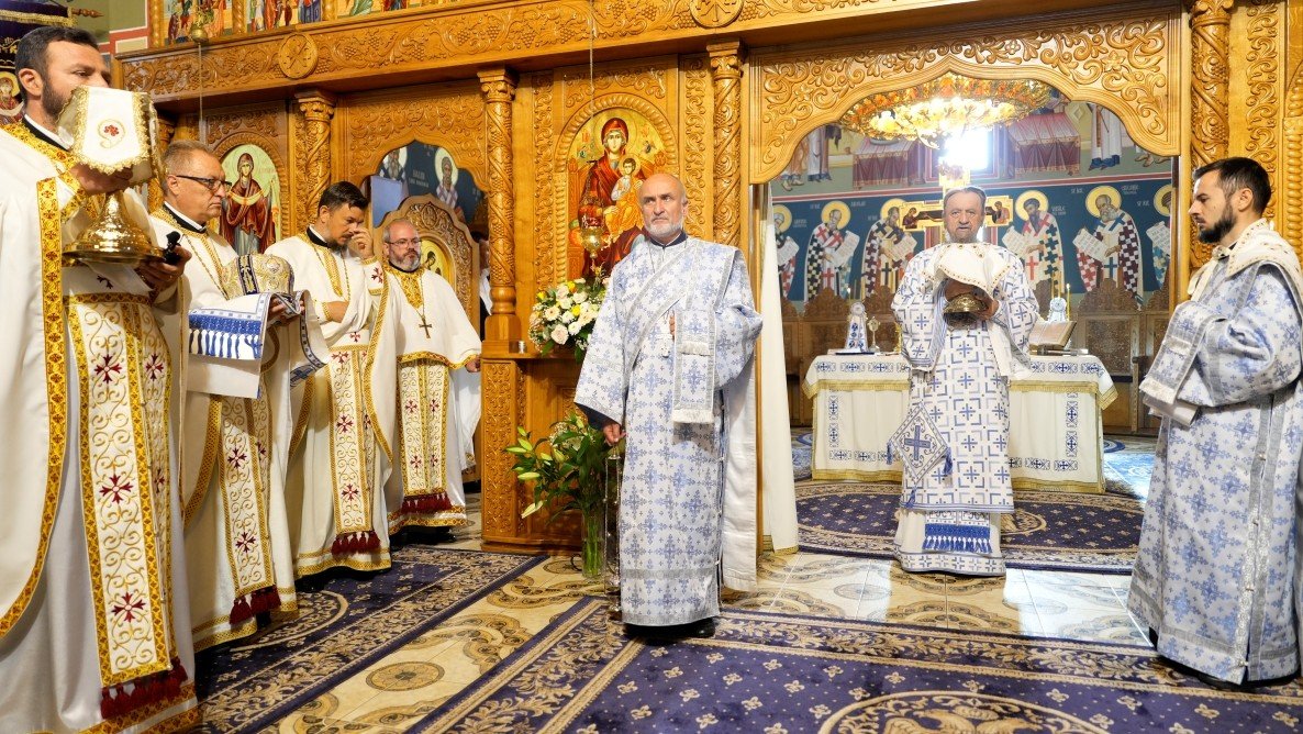 Liturghie arhierească în Biserica „Sfântul Mucenic Pantelimon” din Sibiu 373096