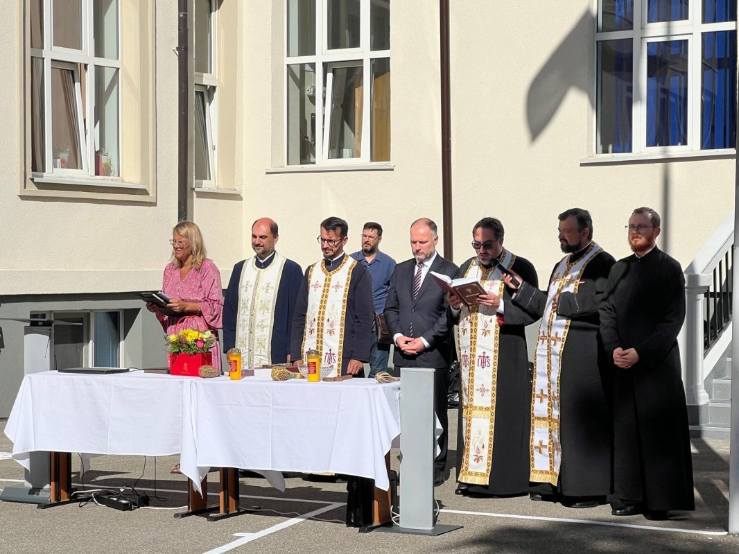Proiect social‑filantropic destinat elevilor defavorizați din sectorul 2 373120