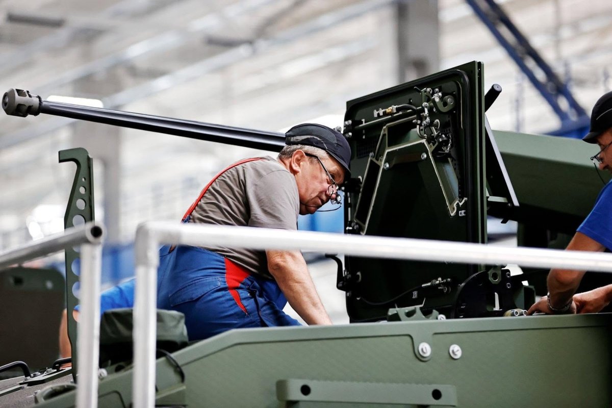 Raport privind transformările din industria UE de apărare  373063