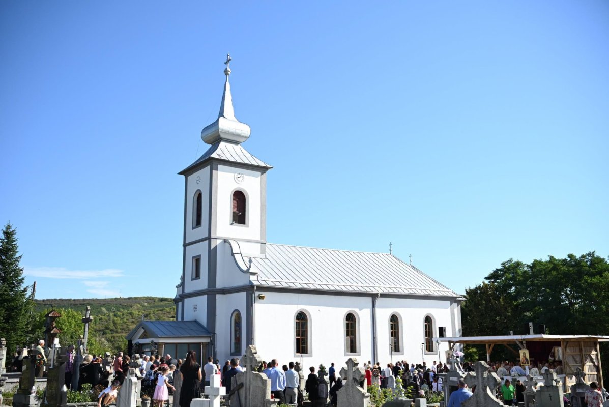 Resfințirea bisericii din Ciceu‑Mihăiești 373078