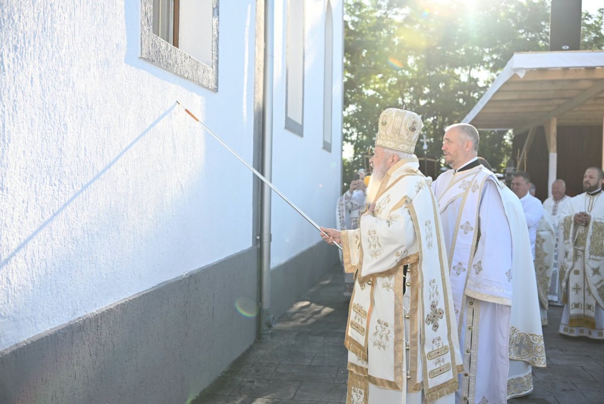 Resfințirea bisericii din Ciceu‑Mihăiești 373080