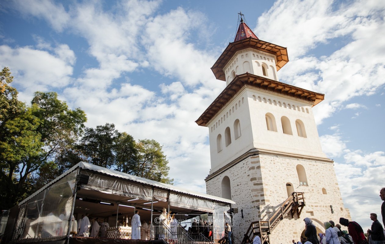 Sfânta Liturghie la Catedrala Arhiepiscopală din Suceava 373076