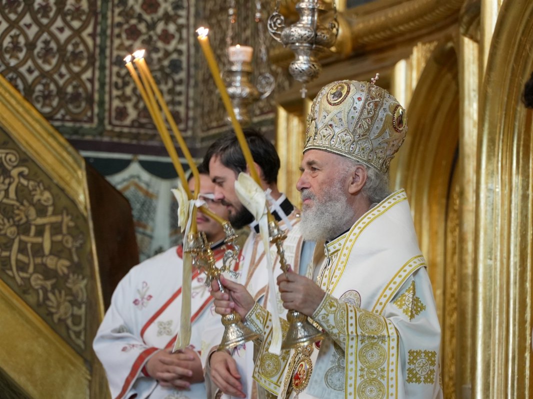 Slujire arhierească la Catedrala Arhiepiscopală din Galați 373144