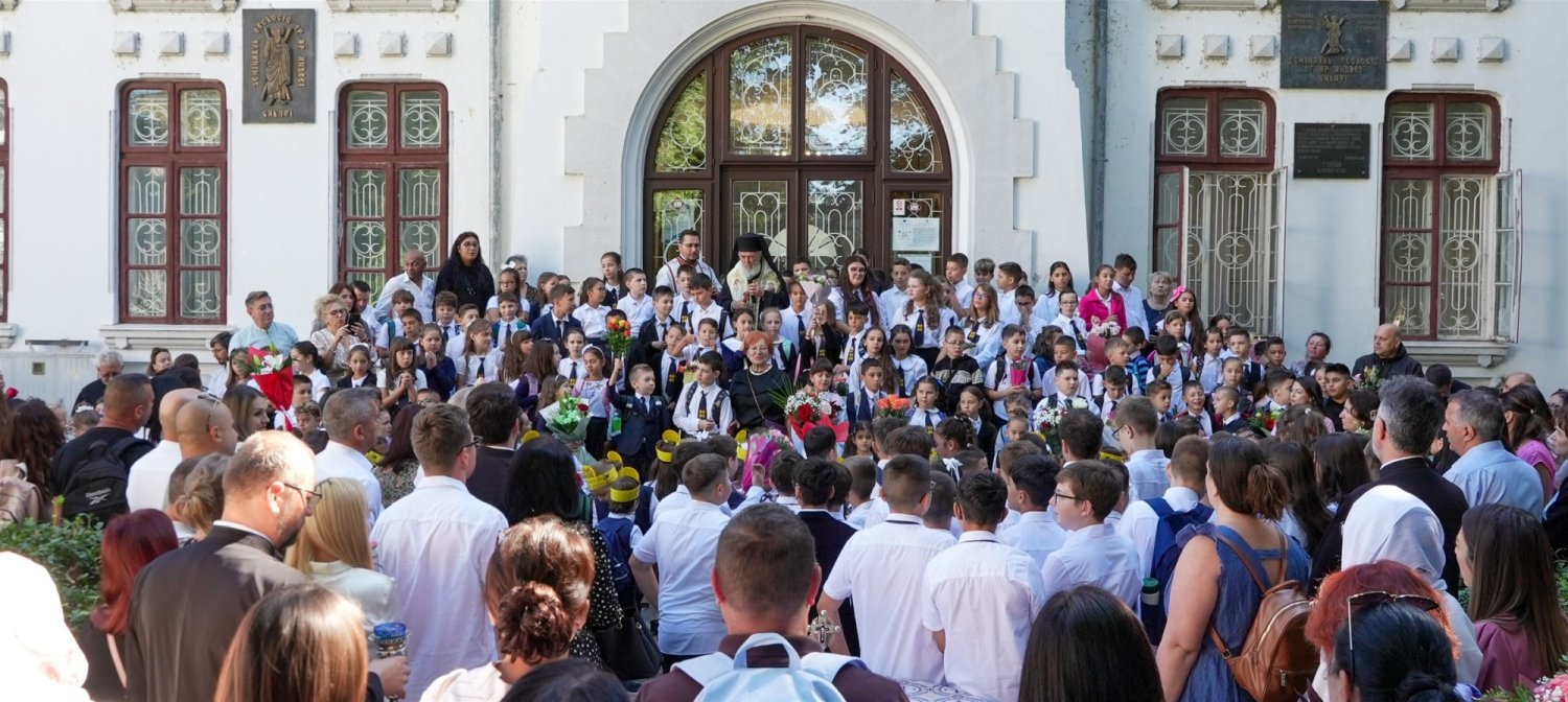 Binecuvântare pentru un nou an școlar la Seminarul Teologic din Galați 373289