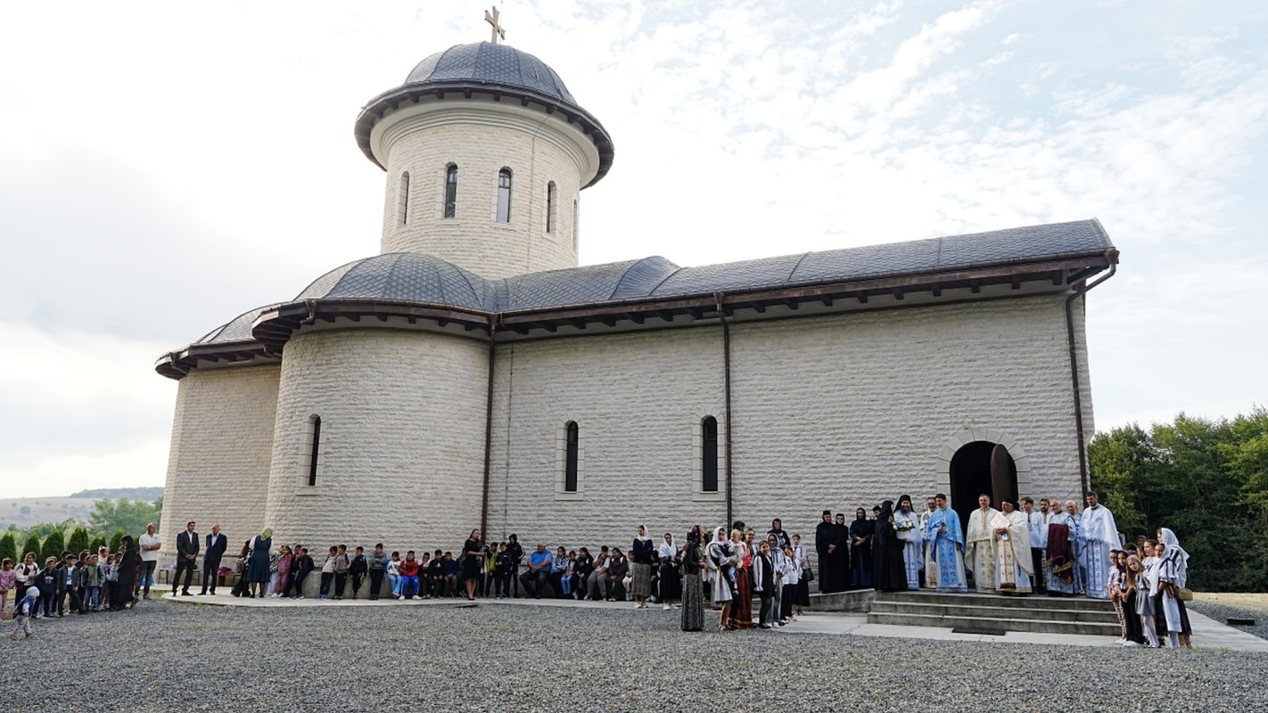 Hramul Mănăstirii „Naşterea Maicii Domnului” din Nocrich, judeţul Sibiu 373337