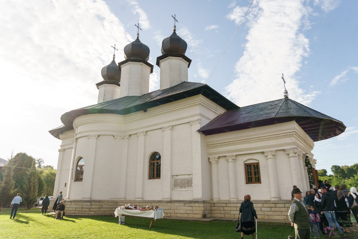Rugăciuni către Maica Domnului la Mănăstirea Vorona 373207