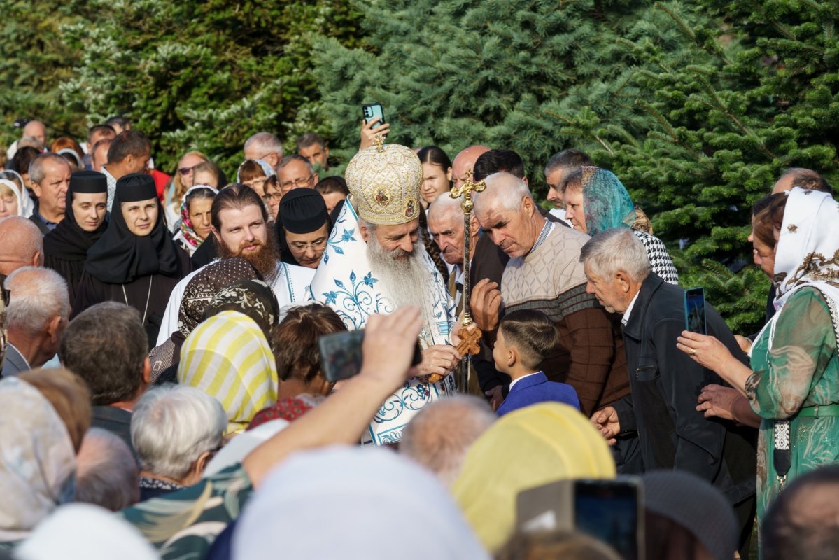 Rugăciuni către Maica Domnului la Mănăstirea Vorona 373209