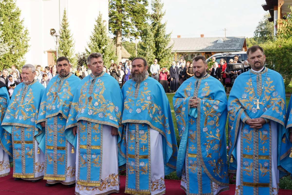 Rugăciuni către Maica Domnului la Mănăstirea Vorona 373210