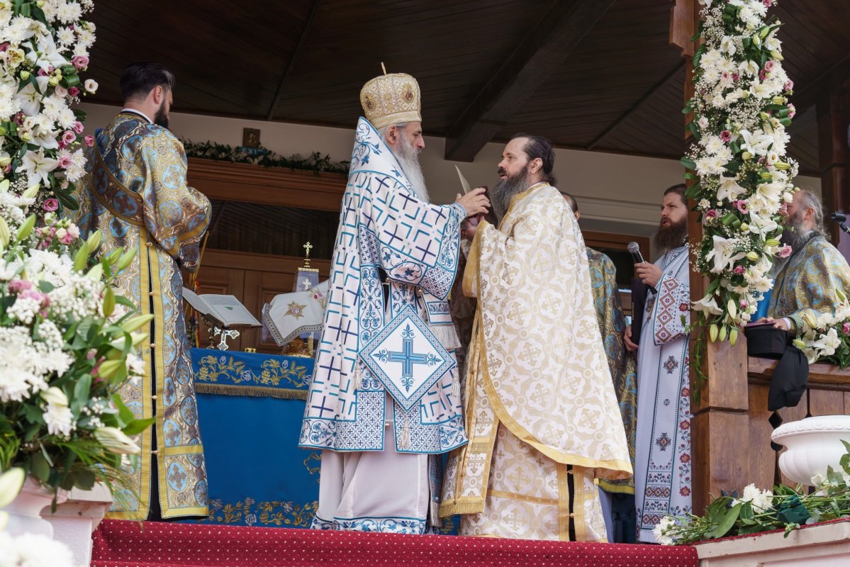 Rugăciuni către Maica Domnului la Mănăstirea Vorona 373216
