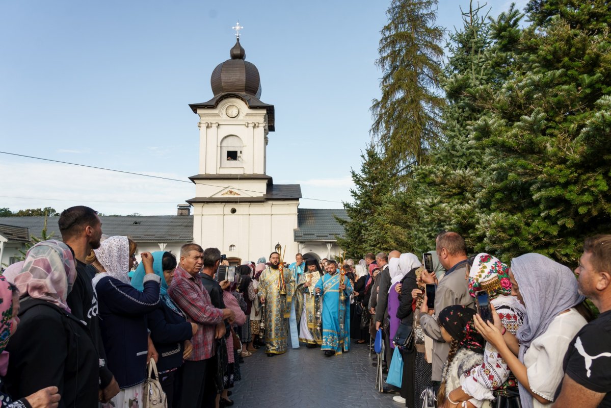 Slujire arhierească la hramul Mănăstirii Vorona 373208