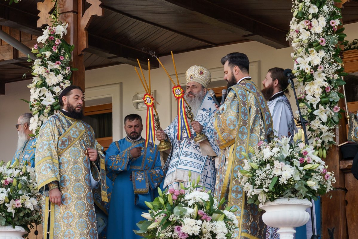 Slujire arhierească la hramul Mănăstirii Vorona 373214