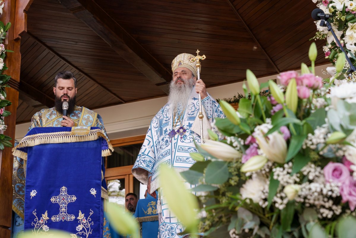 Slujire arhierească la hramul Mănăstirii Vorona 373215