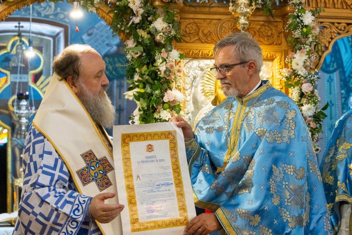 Zi de bucurie pentru credincioșii Parohiei Mărțișor din București 373293
