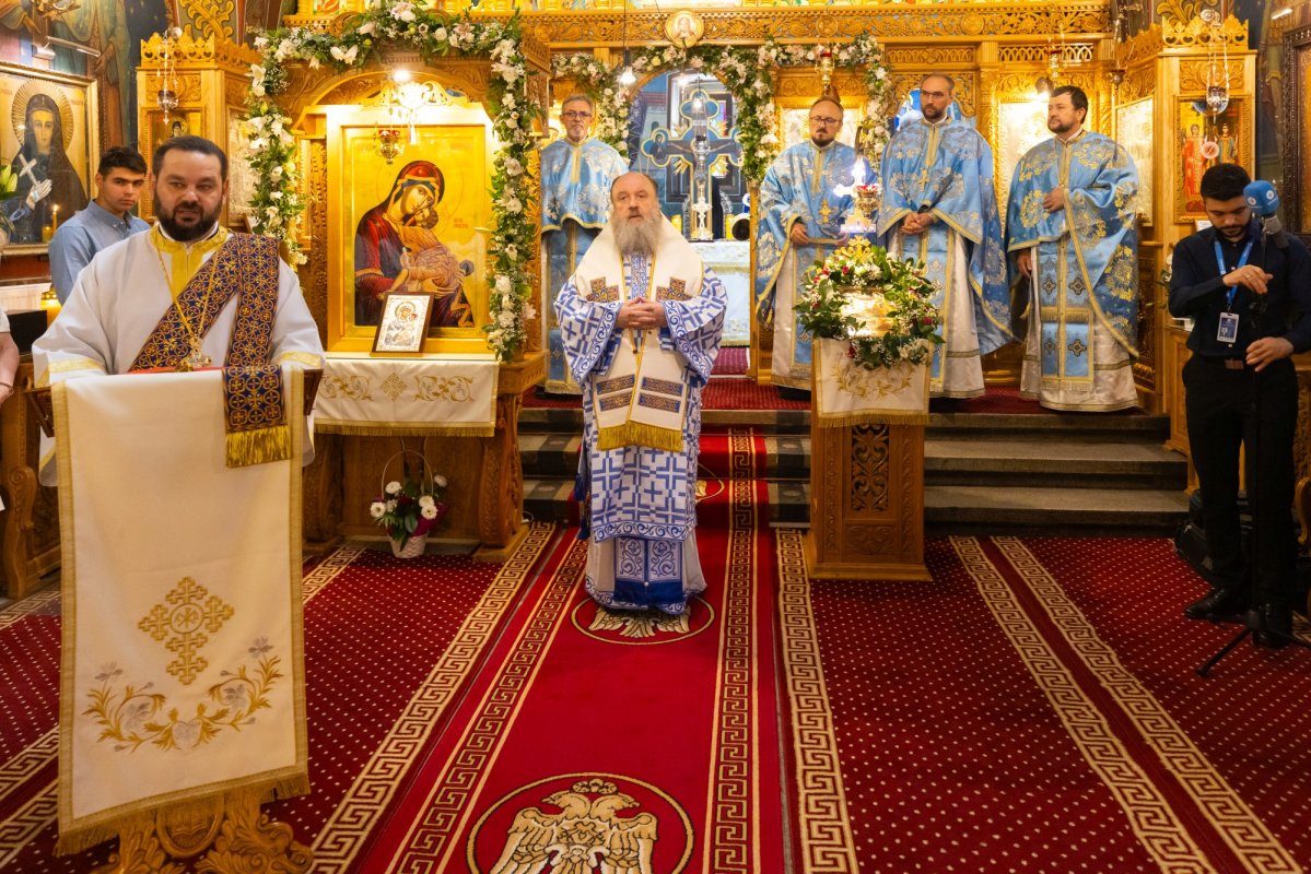 Zi de bucurie pentru credincioșii Parohiei Mărțișor din București 373303