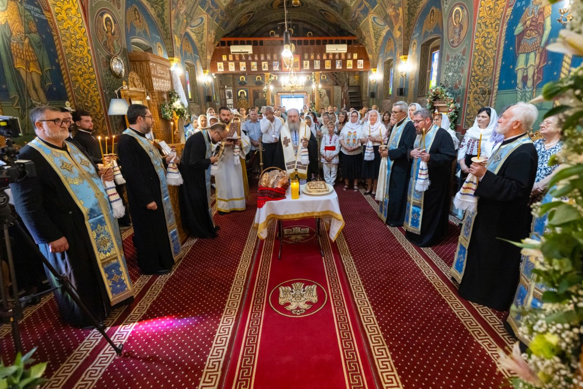 Zi de bucurie pentru credincioșii Parohiei Mărțișor din București 373311